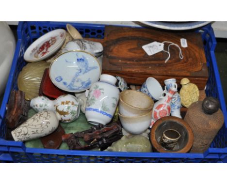 Oriental snuff bottles, onyx box, etc.