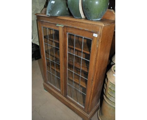 1930s oak bookcase with 2 lead light glazed doors, width 91cm, height 125cm, depth 28cm.
