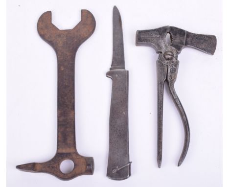 WW1 German Folding Utility Knife, blade measures 8 ½ cm. Accompanied by two Imperial German pioneer tools. (3 items) 