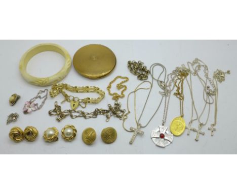 A collection of jewellery and a compact 