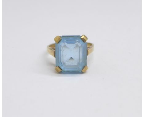 A 9ct gold and blue stone ring, 2.9g, I/J 