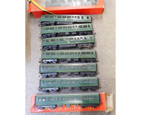 Tri-ang and Hornby OO gauge model rail, R.157/158, R.334, eight items in total 