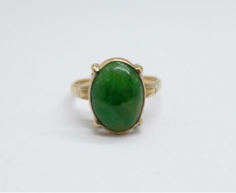 A 9ct gold and jade ring, 3.7g, M 