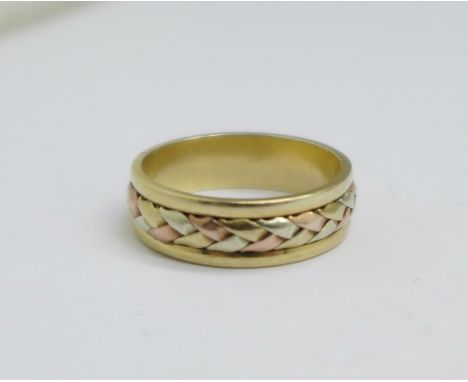 A 9ct, three coloured gold ring, 4g, M 