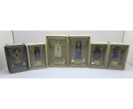 Six Lord of the Rings lead chess figures, boxed 