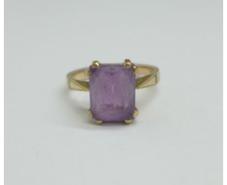 A 9ct gold and purple stone ring, 3.2g, M 