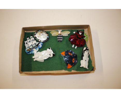 Seven various Art Deco style brooches