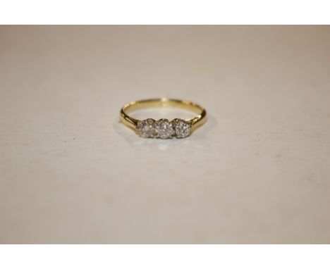 An 18ct gold three stone diamond set ring (ring Size L)