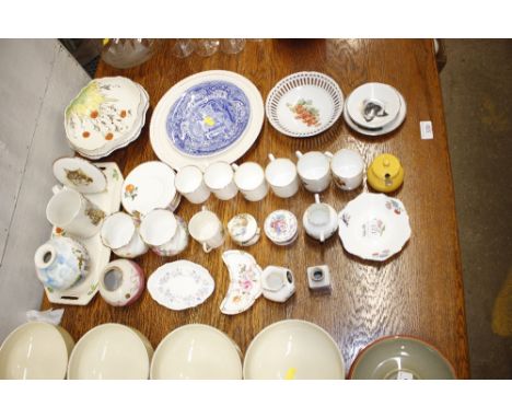 A quantity of various china to include six Aynsley coffee cans; a Spode Italian patterned plate; commemorative mug etc.