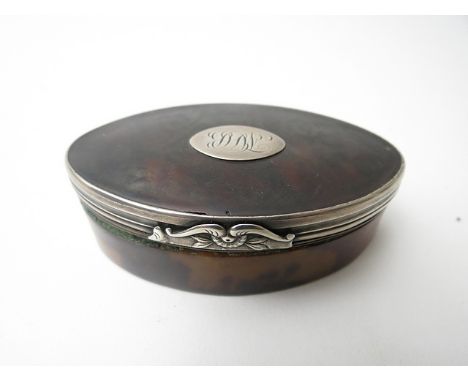Early 19th century tortoiseshell and white metal snuff box and cover, of oval shape, engraved initials to inset cartouche to 