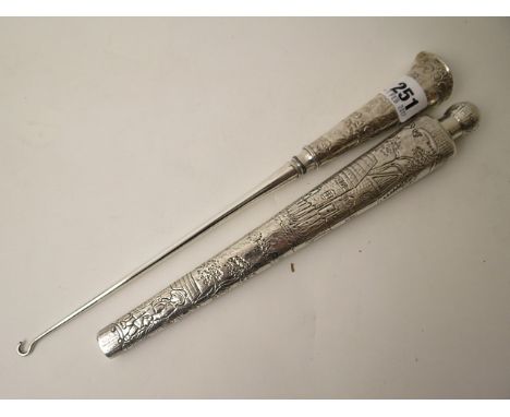 Silver Victorian bottle and a button hook, 290.6 grams