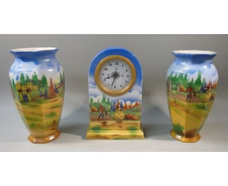 MERRIE ENGLAND N.H.P. MANTEL CLOCK TOGETHER WITH A PAIR OF VASES (VASE HEIGHT: 21 cm)