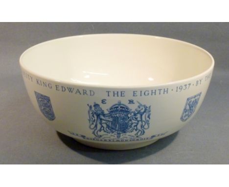 A KEITH MURRAY WEDGWOOD COMMEMORATIVE FOOTED BOWL MADE FOR THE CORONATION OF KING EDWARD VIII WITH A PORTRAIT OF THE KING ON 