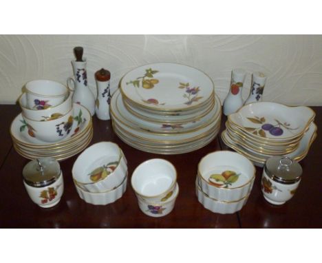 ROYAL WORCESTER PORCELAIN EVESHAM PART DINNER SET INCLUDING FOUR ENTRÉE DISHES AND A TUREEN OF 70 PIECES