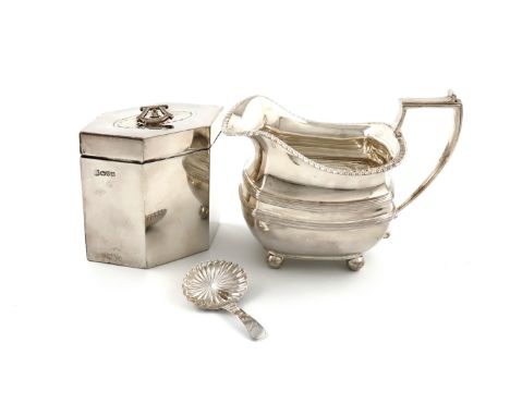 An Edwardian silver tea caddy, by D &amp; M Davis, Chester 1907, panelled form, the hinged cover with fluted decoration and w