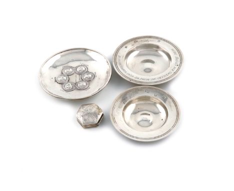 A mixed lot of silver items, comprising: a late-Victorian silver dish, by Brewis &amp; Co, London 1899, circular form, the ce