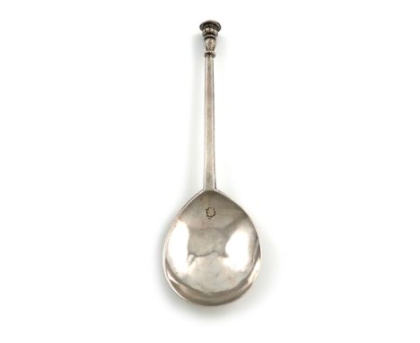 A Charles I silver Seal-top spoon, by Steven Venables, London 1647, fig-shaped bowl, tapering faceted stem, the seal-top fini