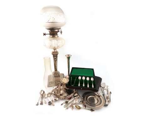 A mixed lot, comprising silver items: a pair of knife rests, London 1898 and 1900, a vase, a pair of sugar tongs, a cased set