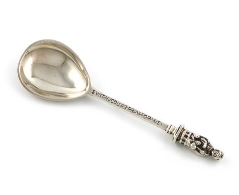 An Edwardian silver Apostle spoon, by Nathan and Hayes, Chester 1903, fig-shaped bowl with a raised rat-tail, the stem inscri
