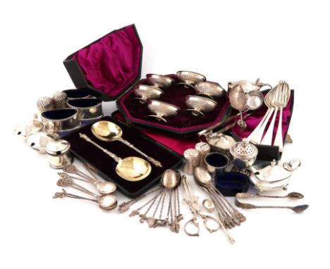 A mixed lot of silver items, various dates and makers, comprising: a cased set of six Victorian silver salt cellars, of oval 
