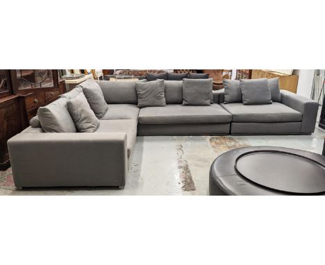 CAMERICH FREETOWN CORNER SOFA, approx. 435cm x 295cm x 85cm.