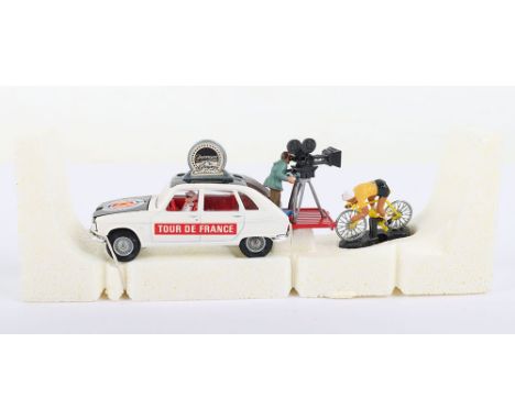 Corgi Toys Gift Set 13 Renault R16 Tour De France Paramount Film Unit, white/black Renault, cast wheel hubs, red interior, ca