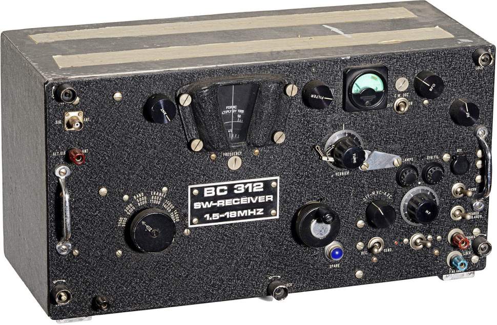 3 Military Wireless Transceivers, USA, c. 1940 1) RCA aircraft radio