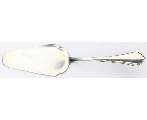 Tortenheber im Chippendale-Stil. 800/000 Silber, 76 g. Gebrauchsspuren. Mz. Koch & Bergfeld, Bremen, L. 22 cm.