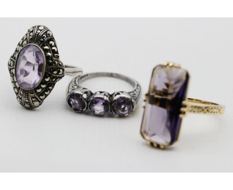 3 Damenringe. Silber, verschiedene Feingehalte, 1x vergoldet. 2x Amethyst- 1x amethystfarbener Besatz. Tragespuren. RW 51, 56