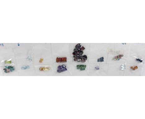 Konvolut von ca. 70 Edelsteinen. Verschiedene Minerale, Schliffarten und Größen. Dabei Amethyst, Turmalin, Citrin, Saphir, Gr