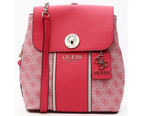 Rucksack, Guess. Pinkes Lederimitat mit All-over-Print, silberfarbene Hardware. Umschlagklappe mit Drehverschluss, seitliches