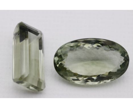 2 Prasiolithe, zus. 43,87 ct. Je einmal oval bzw. 8-eckig facettiert. Grüner Amethyst von kräftiger Farbe.