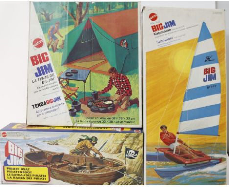3 Zubehörpackungen Big Jim, Mattel: Katamaran, Art.-Nr. 90-9267; Piratenboot, Art.-Nr. 2258 und Campingzelt, Art.-Nr. 8873. 7