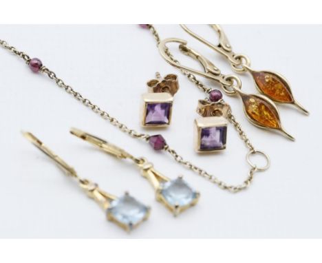3 Paar Ohrschmuck und Armband. 925/000 Sterlingsilber, vergoldet. Untersdchiedliche Ausführungen und Besatz, u.a. Bernstein b