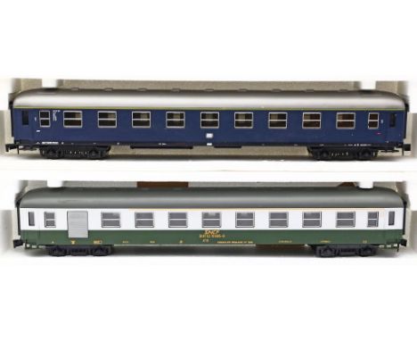 2 D-Zug-Wagen, Lima Spur 0. Art.-Nr. 316643E bzw. 316608ES. Je in Originalverpackung. L. bespielt.