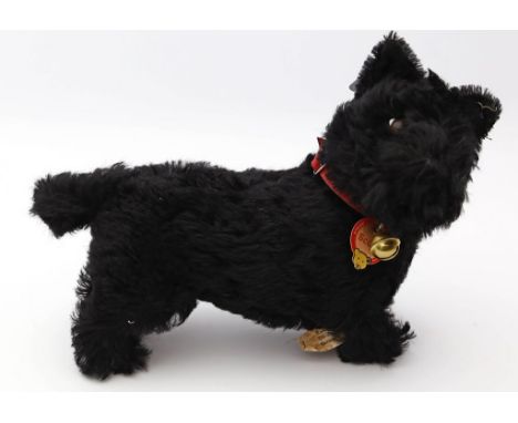 Steiff-Terrier "Scotty". Schwarzer Mohair. Mit K, S und Fähnchen "Made in US-Zone Germany". Kaum bespielt. 40er/50er Jahre. H