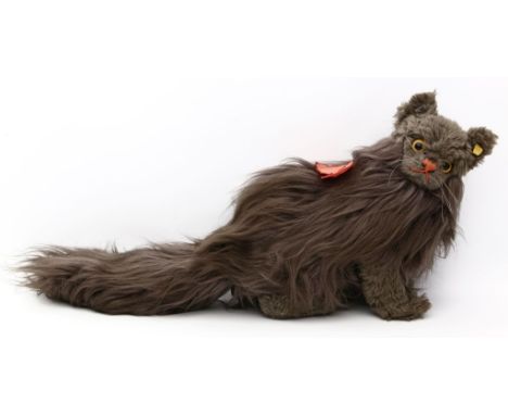 Angora-Katze, Steiff. Art.-Nr. 2835/35 mit K und F. Eingestaubt. 60er/70er Jahre. H. 35 cm.