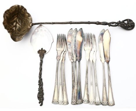 Fischbesteck für 5 Personen, 11-teilig. Plated. Geometrisches Relief. Bestehend aus: 5 Fischmessern und 6 -gabeln. Gebrauchss