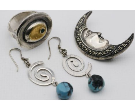 Damenring, Brosche und Paar Ohrhänger. Silber, verschiedene Feingehalte, 1x geprüft und teils vergoldet. Ring besetzt mit run