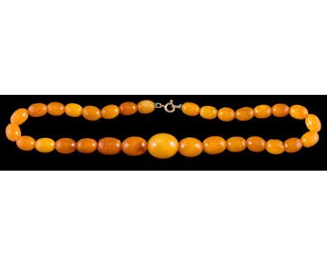 A graduated amber bead single-string necklace: with 31 oblong beads graduating from 11mm long to 19mm long on bolt ring clasp