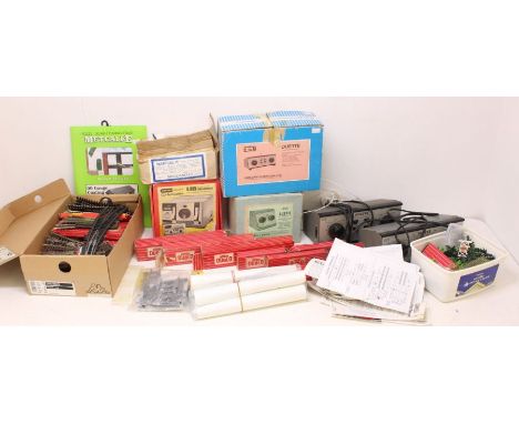 Hornby: A collection of assorted boxed and unboxed OO Gauge track including some Hornby examples, together with a collection 