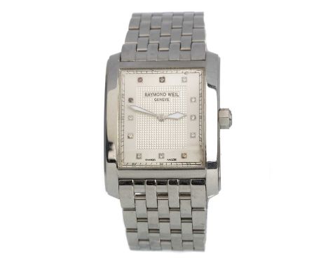 RAYMOND WEIL, STAINLESS STEEL QUARTZ WRIST WATCH the rectangular dial with dot hour markers, 29mm case, on a stainless steel 