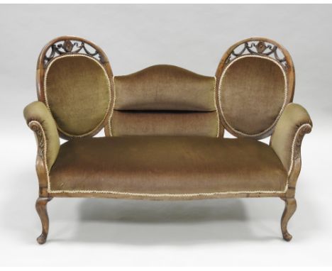 An Edwardian mahogany serpentine sofa, in the Adam style with oval padded swag moulded back, on short cabriole front legs, 14