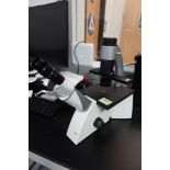 Leica DMi1 Microscope
