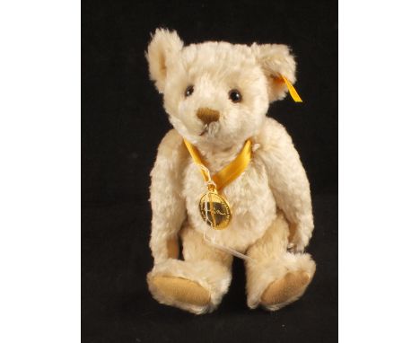 A Steiff 2000 Danbury mint bear