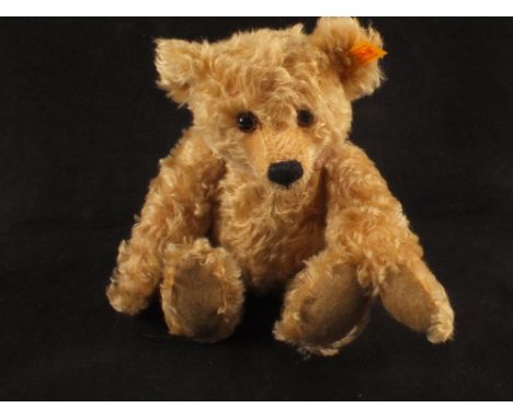 A Steiff 2003 Danbury mint bear