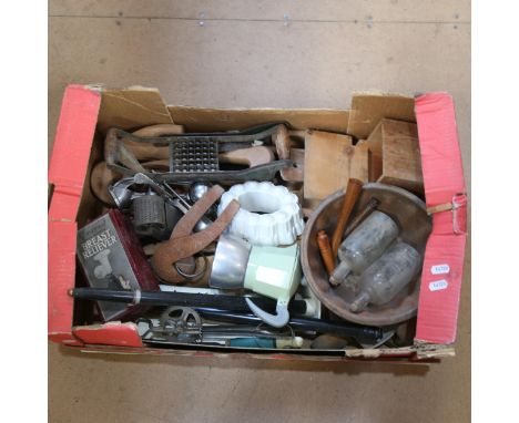 Various kitchenalia, including ceramic jelly mould, nutmeg grater etc (boxful) 