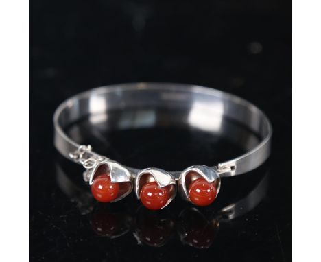 SALOVAARA - a Vintage Finnish sterling silver carnelian bead torque bracelet, turku band with 7.5mm, internal measurements 6c