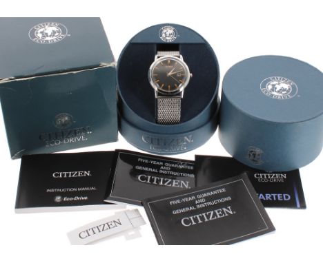 Citizen Eco-Drive stainless steel gentleman's bracelet watch, ref. E111-S090873, serial. no. 43102xxxx, circular black dial w