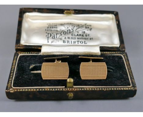 Pair of 9ct 1940s engine turned cufflinks, 7.8gm (boxed)